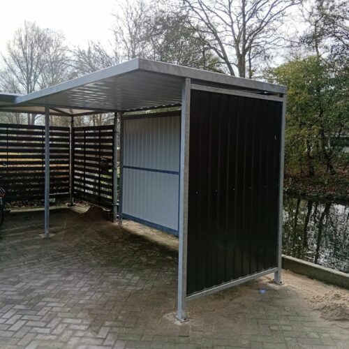 Fietsoverkapping Leipzig – Budgetvriendelijk & Schakelbaar 114 Onze voordelige fietsoverkapping model Leipzig met 1 zijwand en achterwand